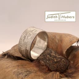 Handgemaakte zilveren ring met ruwe bewerking (Earth) mt 17,5