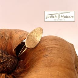 Mooie handgemaakte 14 karaat geelgouden ring mt18,25