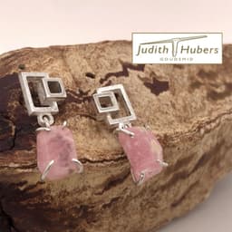Handgemaakte zilveren oorhangers met ruwe rhodochrosiet