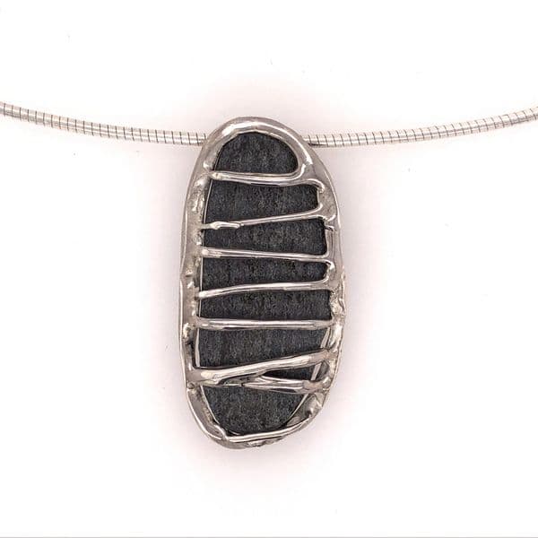 Handgemaakte zilveren hanger met mediterraanse leisteen incl. collier