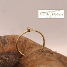 Handgemaakte geelgouden ring met princess geslepen Diamant mt 17,25