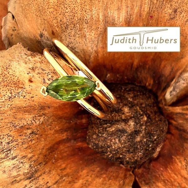 Handgemaakte gouden ring met marquise geslepen Peridot mt 17,25