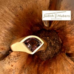 Handgemaakte geelgouden ring met fancy geslepen Toermalijn mt 17,75
