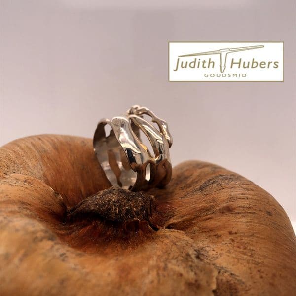 Handgemaakte zilveren ring Earth