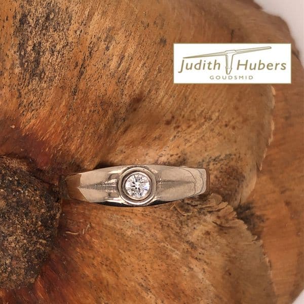 Handgemaakte witgouden ring met briljant geslepen Diamant mt 18