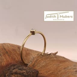 Handgemaakte geelgouden ring met princess geslepen Diamant mt 17,25