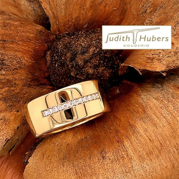 Handgemaakte 14 karaat gouden ring met 12 stuks pavé gezette briljant geslepen Diamanten mt 18