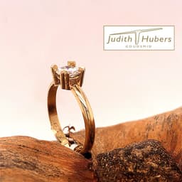 Handgemaakte gouden ring met briljant geslepen Moissanite mt 17,25