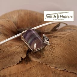 Handgemaakte zilveren hanger met Fluorite en vlinder incl. Omega collier