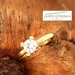 Handgemaakte gouden ring met briljant geslepen Moissanite mt 17,25
