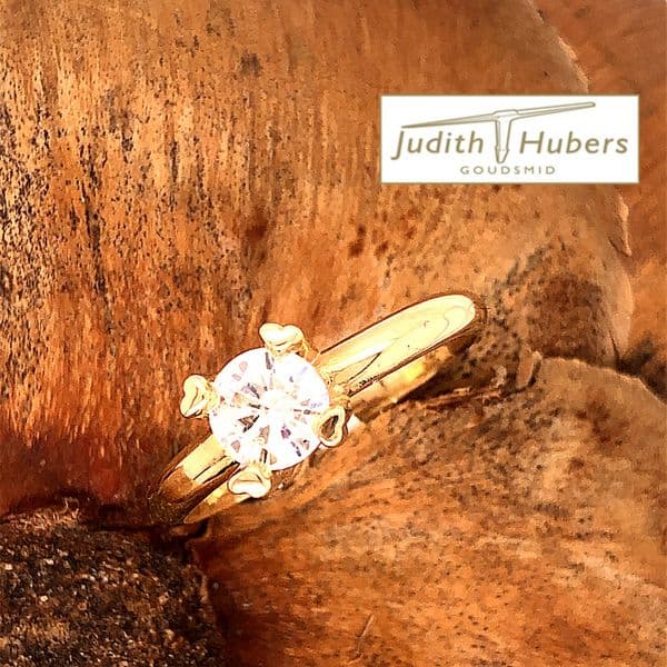Handgemaakte gouden ring met briljant geslepen Moissanite mt 17,25
