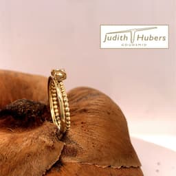 Handgemaakte gouden ring met roos vierkant geslepen Diamant mt 17,5
