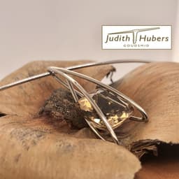 Handgemaakte witgouden hanger met cushion geslepen Citrien en witgouden omega collier