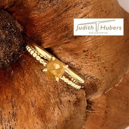 Handgemaakte gouden ring met roos vierkant geslepen Diamant mt 17,5
