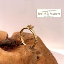 Handgemaakte gouden ring met roos vierkant geslepen Diamant mt 17,5