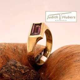 Handgemaakte gouden ring met baguette geslepen Toermalijn mt 17,75