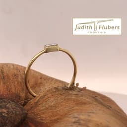 Handgemaakte geelgouden ring met baguette geslepen Diamant mt 17,5