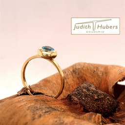 Handgemaakte gouden ring met briljant geslepen Topaas mt 17,5