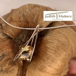 Handgemaakte witgouden hanger met cushion geslepen Citrien en witgouden omega collier