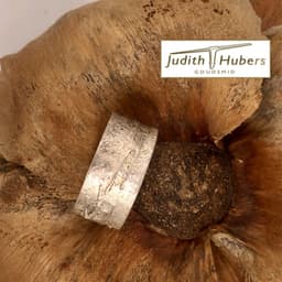 Handgemaakte zilveren ring met ruwe bewerking (Earth) mt 17,5