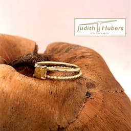 Handgemaakte gouden ring met roos vierkant geslepen Diamant mt 17,5