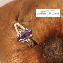 Mooie handgemaakte witgouden ring met markies geslepen Spinel mt 18