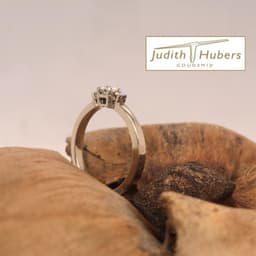 Handgemaakte witgouden ring met 3 stuks briljant geslepen Diamanten mt 17,5