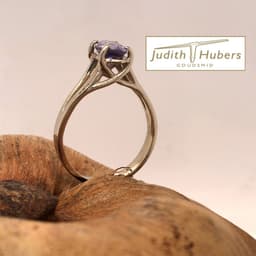 Mooie handgemaakte witgouden ring met markies geslepen Spinel mt 18