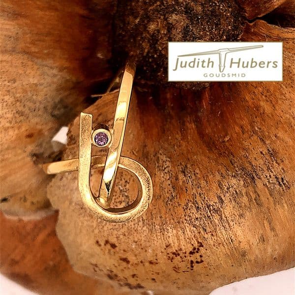 Handgemaakte gouden ring met briljant geslepen Saffier mt 17