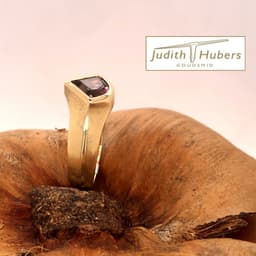 Handgemaakte geelgouden ring met fancy geslepen Toermalijn mt 17,75