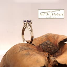 Mooie handgemaakte witgouden ring met markies geslepen Spinel mt 18