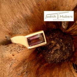 Handgemaakte gouden ring met baguette geslepen Toermalijn mt 17,75
