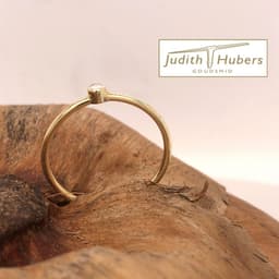 Handgemaakte geelgouden ring met briljant geslepen Diamant mt 17