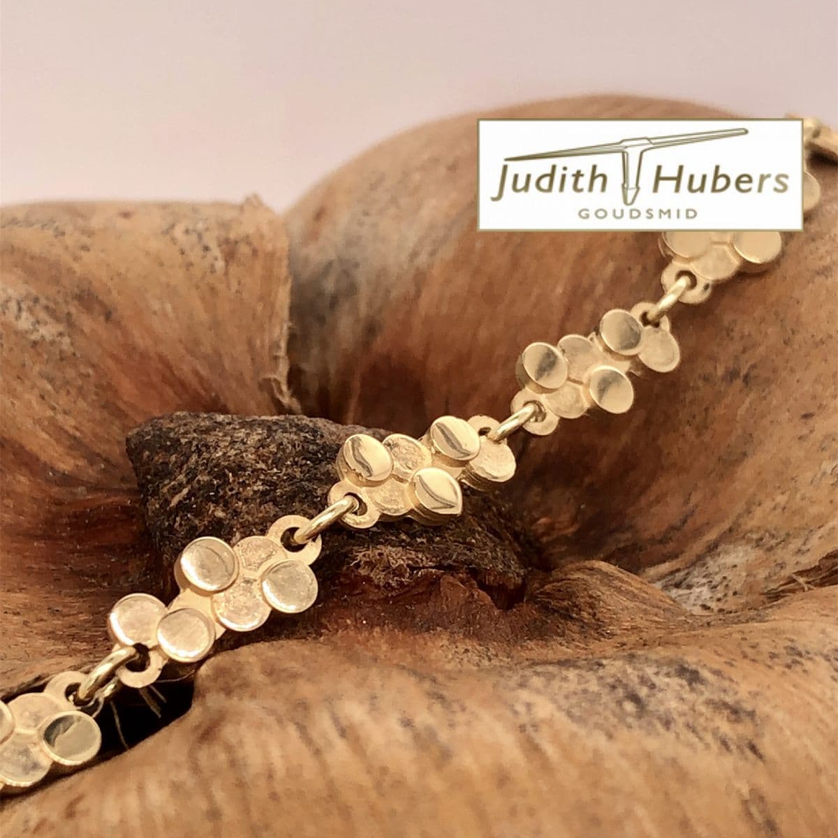 Handgemaakte geelgouden schakel armband 19cm