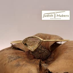 Handgemaakte geelgouden armband met cabouchon geslepen Rutielkwarts