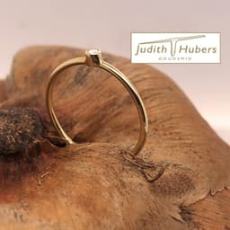 Handgemaakte geelgouden ring met briljant geslepen Diamant mt 17
