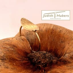 Mooie handgemaakte 14 karaat geelgouden ring mt18,25