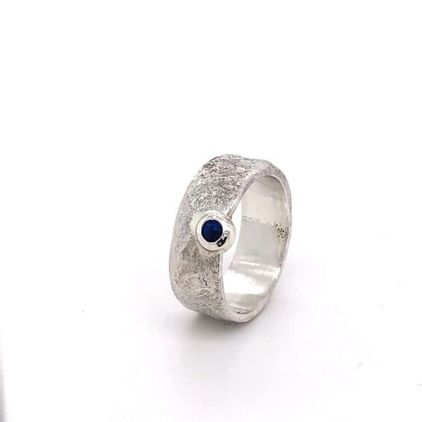 Handgemaakte zilveren ring met Opaal mt. 18,25