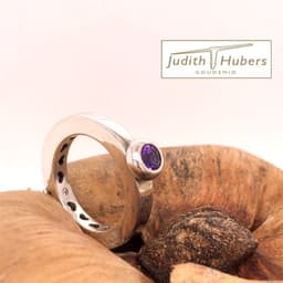 Handgemaakte zilveren ring met 5 mm ronde Amethyst mt 17,2