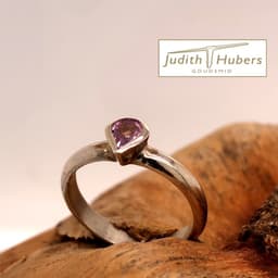 Handgemaakte zilveren ring met 5 bij 3,5 mm peervormige roze Saffier