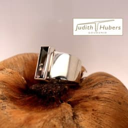Handgemaakte zilveren ring met 15 bij 4 mm baguette geslepen Toermalijn mt 19,8