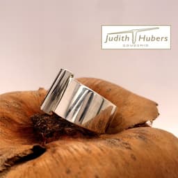 Handgemaakte zilveren ring met 15 bij 4 mm baguette geslepen Toermalijn mt 19,8